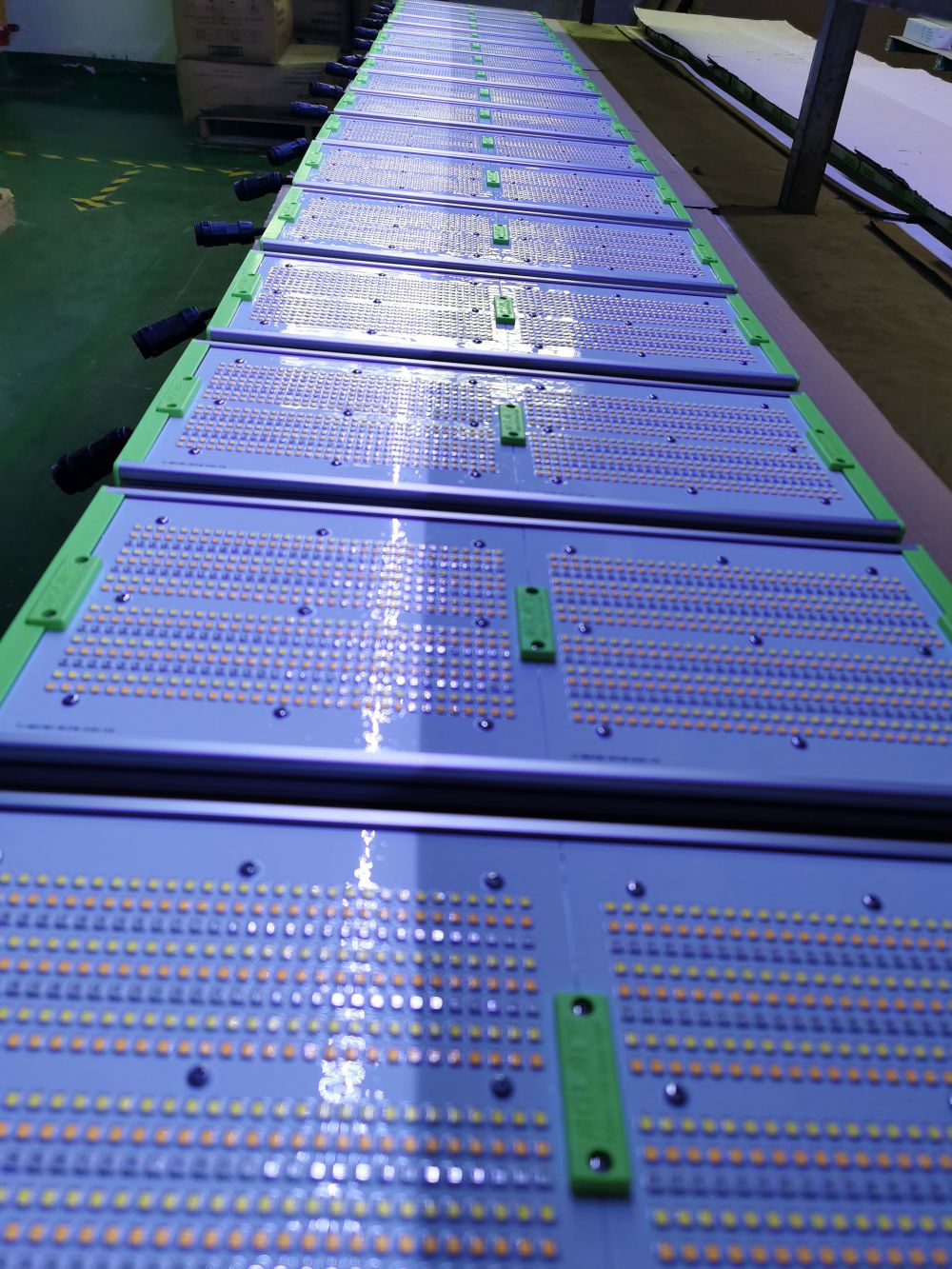 和记官网光电的ＳＭＤＬＥＤ用于公司自产的植物生长灯